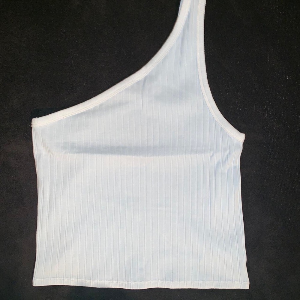 american eagle outfitters one shoulder tank top
sort of cropped